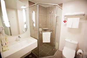 Superior Double Room | Bathroom | Shower, free toiletries, hair dryer, slippers - Ibis Harbin Hongqi Street Hotel (Harbin)