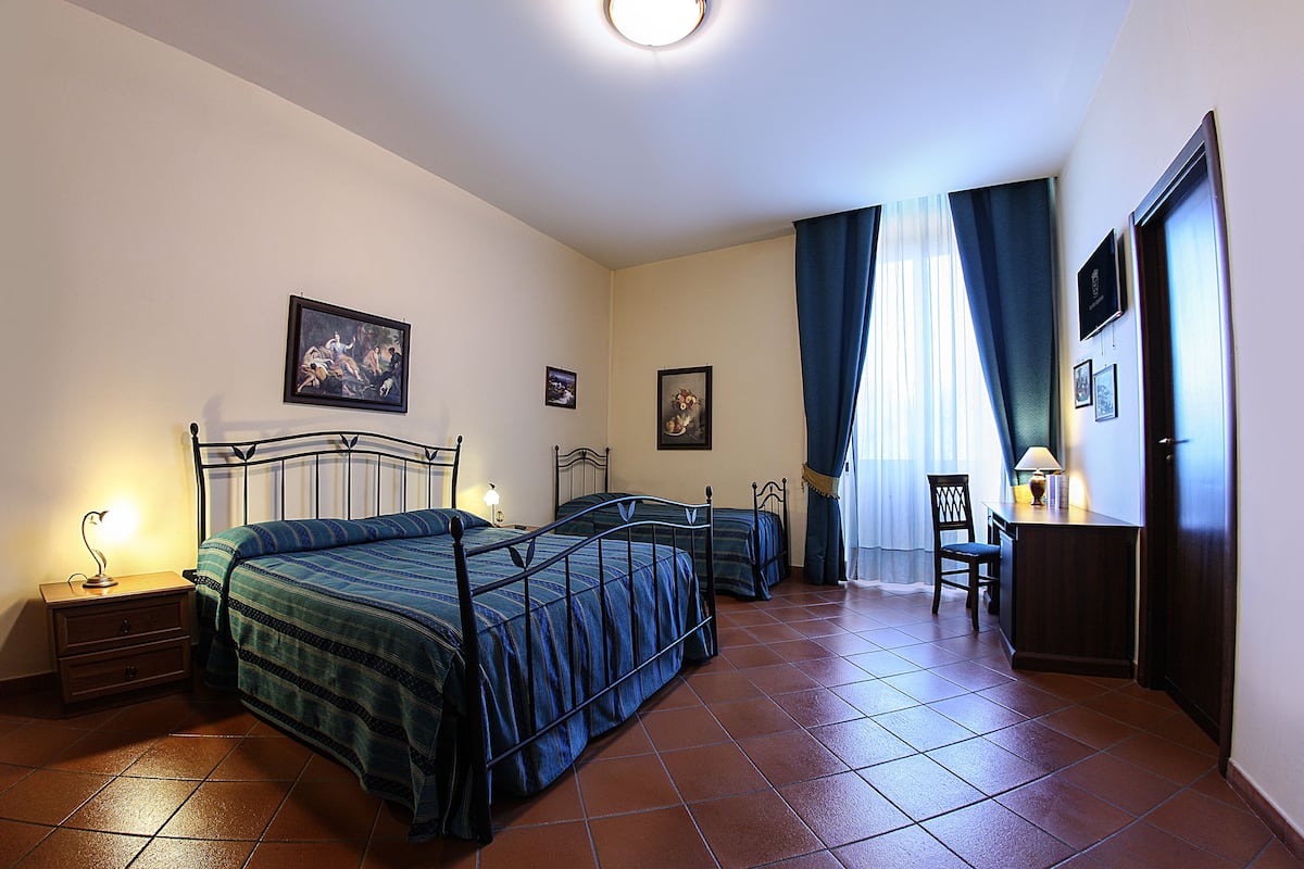 Triple Room | 1 bedroom, minibar, in-room safe, desk