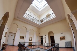 Hallway - Grand Hotel Capodimonte (Naples)
