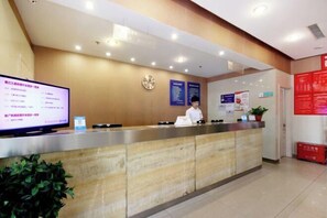 A reception desk with a digital screen, a clock, and informational posters. - Jinjiang Inn (Shenyang Middle Street Metro Station, Imperial Palace) (Shenyang)