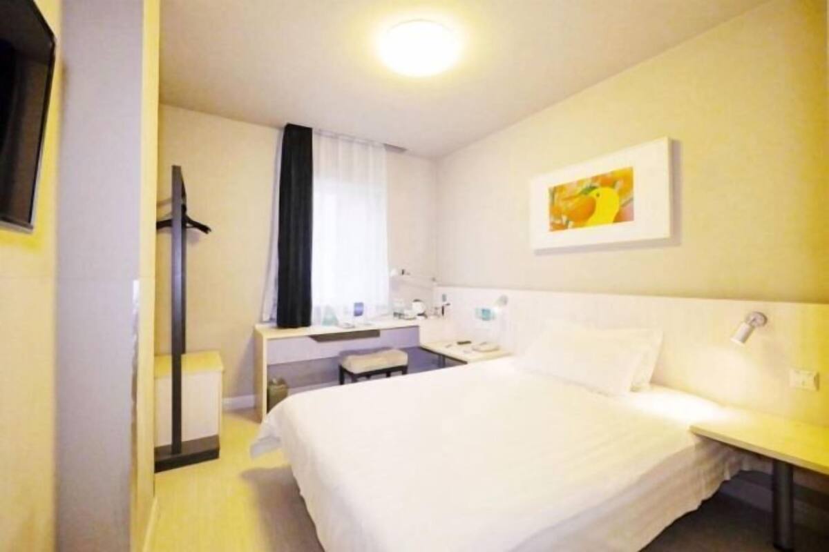 In-room safe, desk, blackout drapes, iron/ironing board (on request)