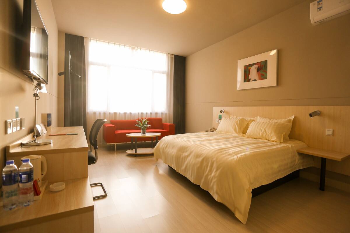 Twin Room (B) | In-room safe, desk, blackout drapes, iron/ironing board