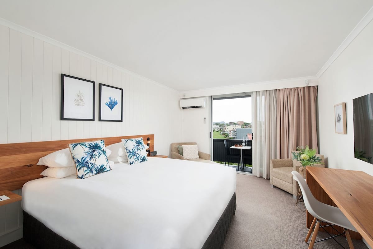 Down duvets, Select Comfort beds, desk, blackout curtains