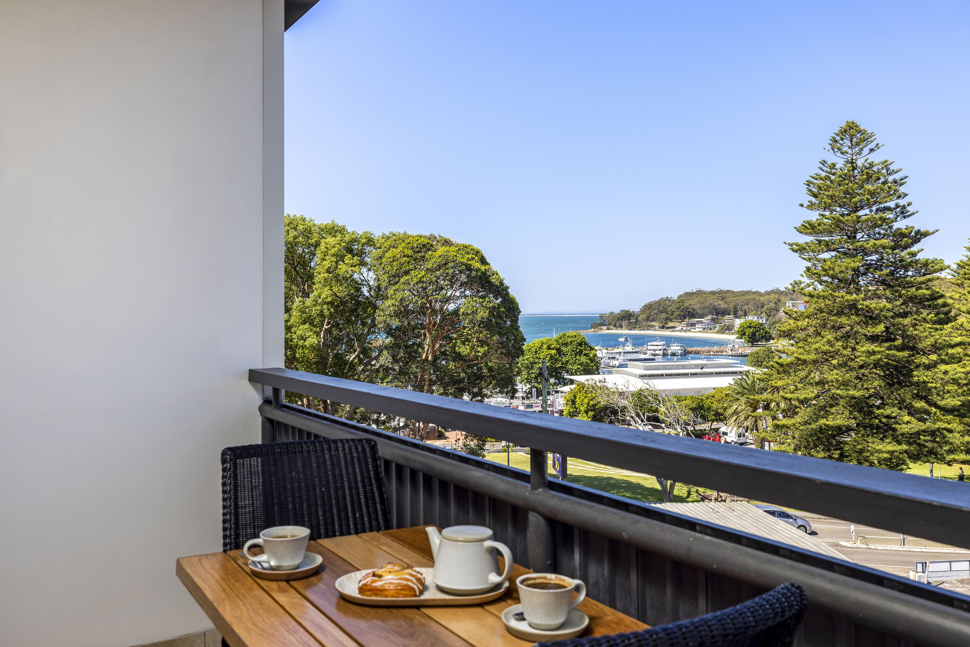 Superior Studio, 1 King Bed | Terrace/patio