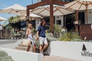 Breakfast and lunch served, alfresco dining  - Hotel Nelson (Nelson Bay)
