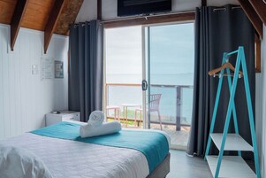 Tabla de planchar con plancha, wifi gratis y ropa de cama 