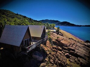 Courtyard - Nomads Magnetic Island - Hostel (Nelly Bay)
