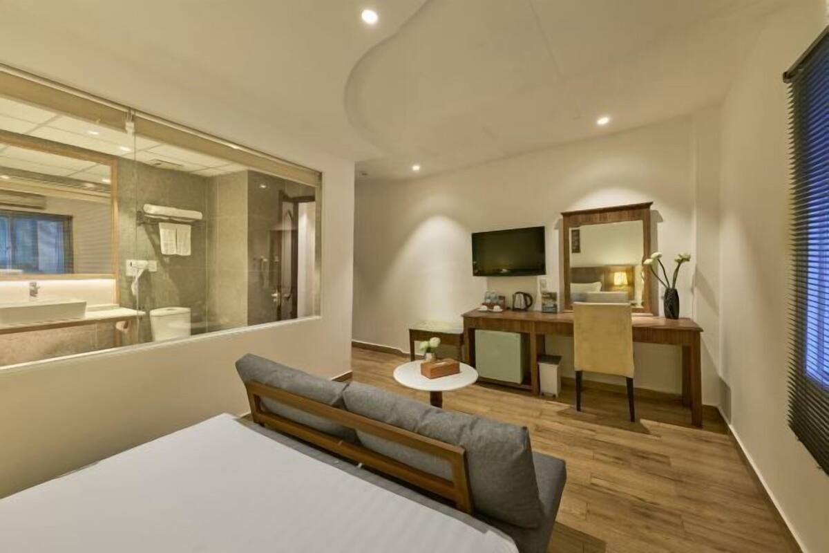 Minibar, in-room safe, desk, laptop workspace