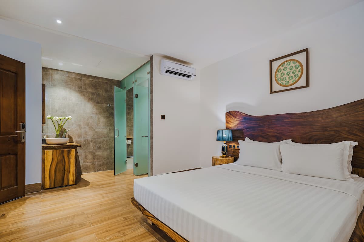 Deluxe Room | Minibar, brankas, meja kerja, dan ruang kerja ramah laptop