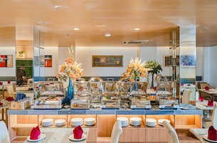 Café da manhã com buffet todos os dias mediante uma taxa