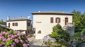 A traditional building with a sign reading "Tlerpad."