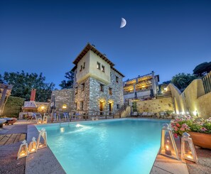 Outdoor pool, pool loungers - Petradi Hotel (South Pelion)