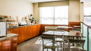 Free full breakfast - Quality Inn Woodside (Woodside)