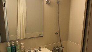 Single Room | Bathroom | Shower, free toiletries, hair dryer, slippers