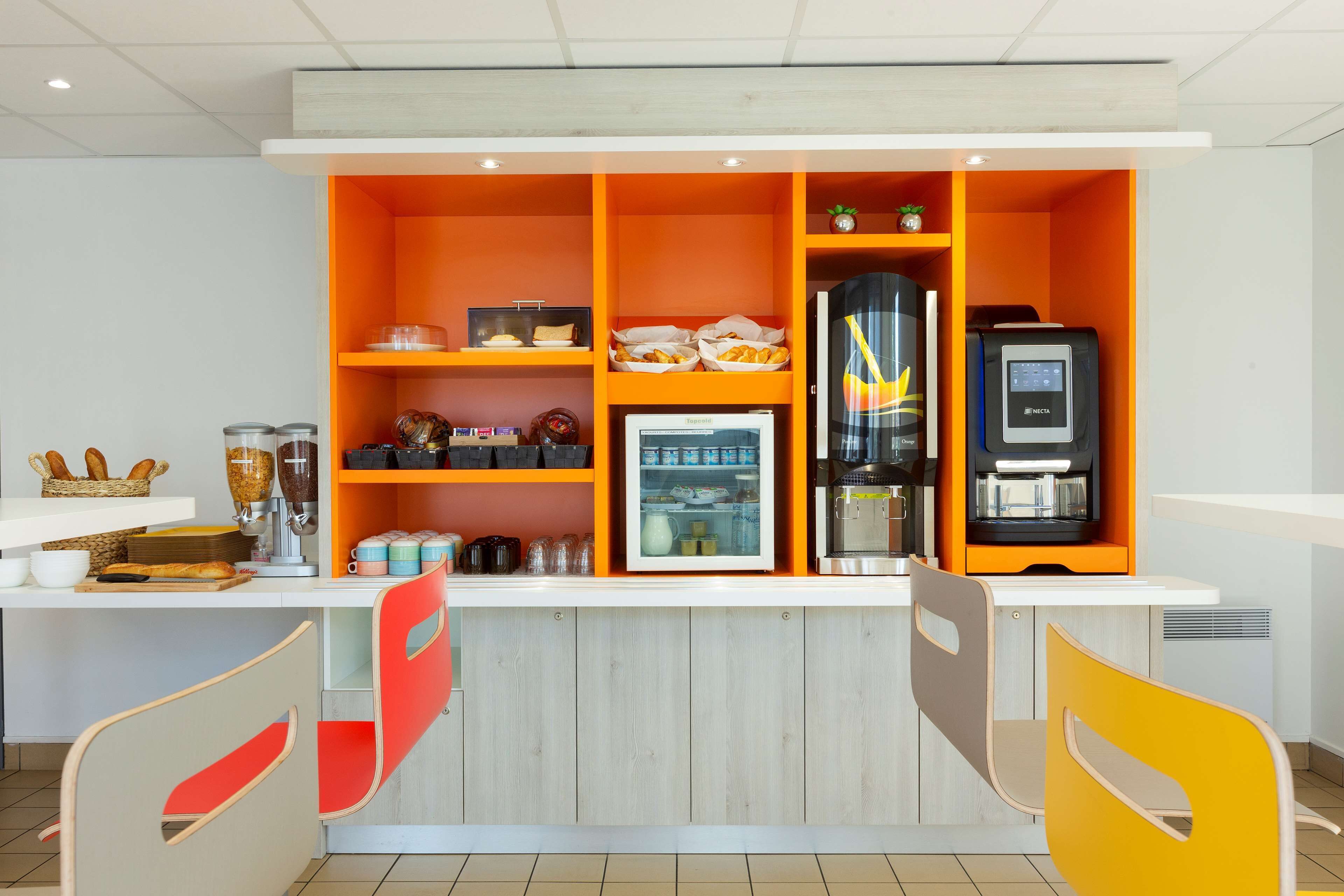 Petit déjeuner buffet (6.50 EUR par personne)