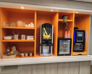 每日供应自助式早餐（每人 EUR 6.80）