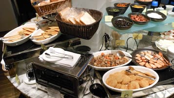 Daily buffet breakfast (JPY 1500 per person)