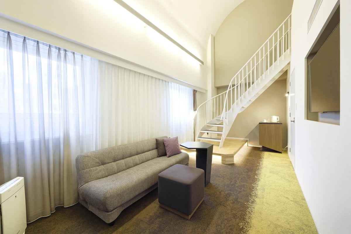 Dúplex, 1 habitación (Suite, Up To 4 Guests) | Decoración individual, escritorio, espacio para trabajar con un portátil