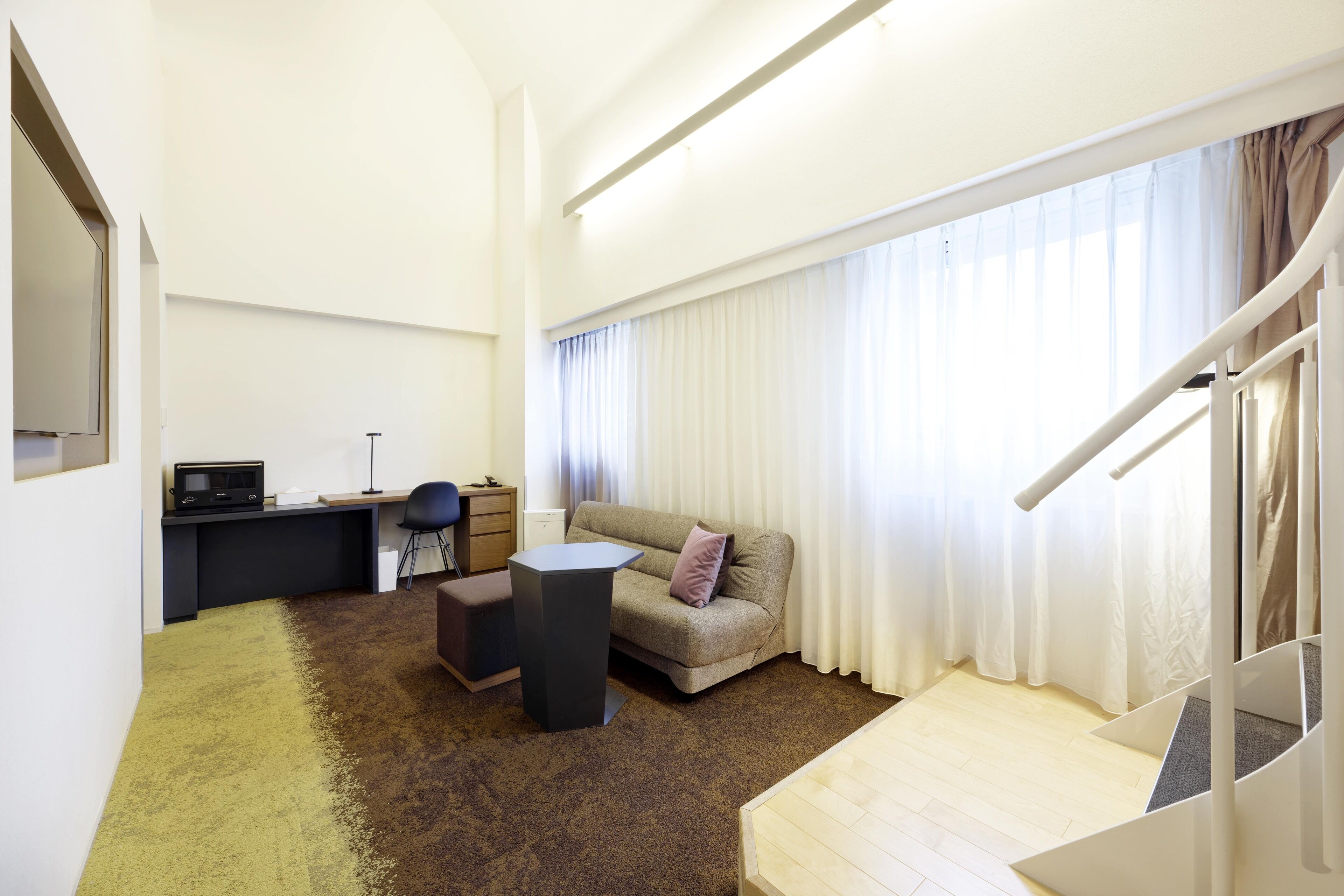 獨特裝潢、書桌、筆電工作空間、隔音