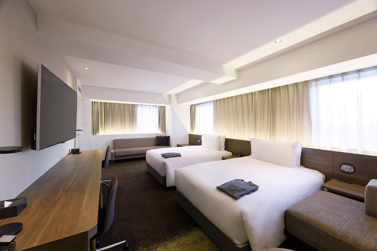 2 Twin Suite up to 5 Guests