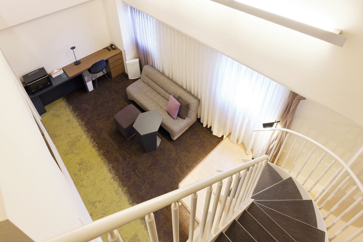 Decoración personalizada, sistema de insonorización y wifi gratis