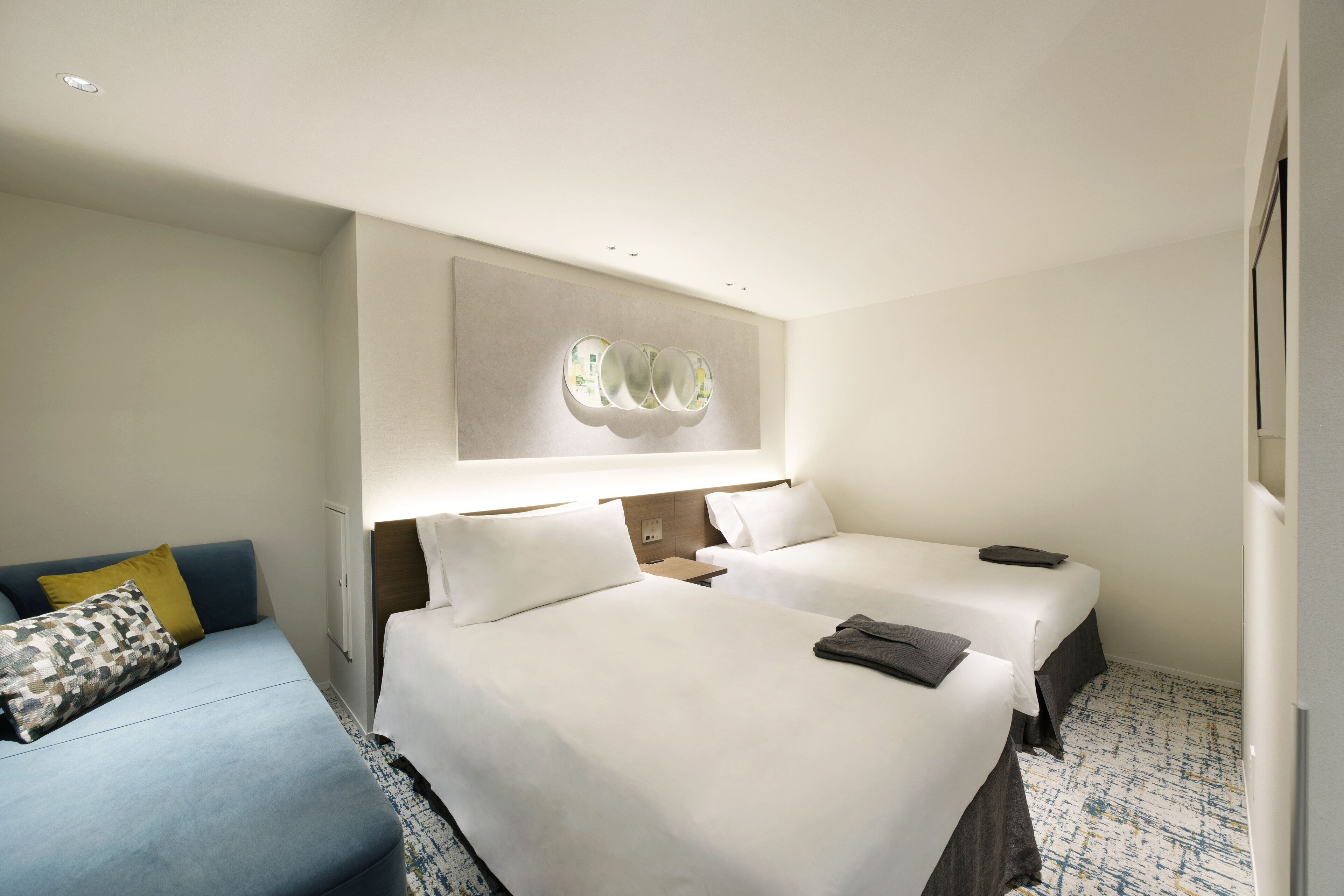 2 Bedroom Duplex Suite Kitchenette | Desk, laptop workspace, soundproofing, WiFi (free)