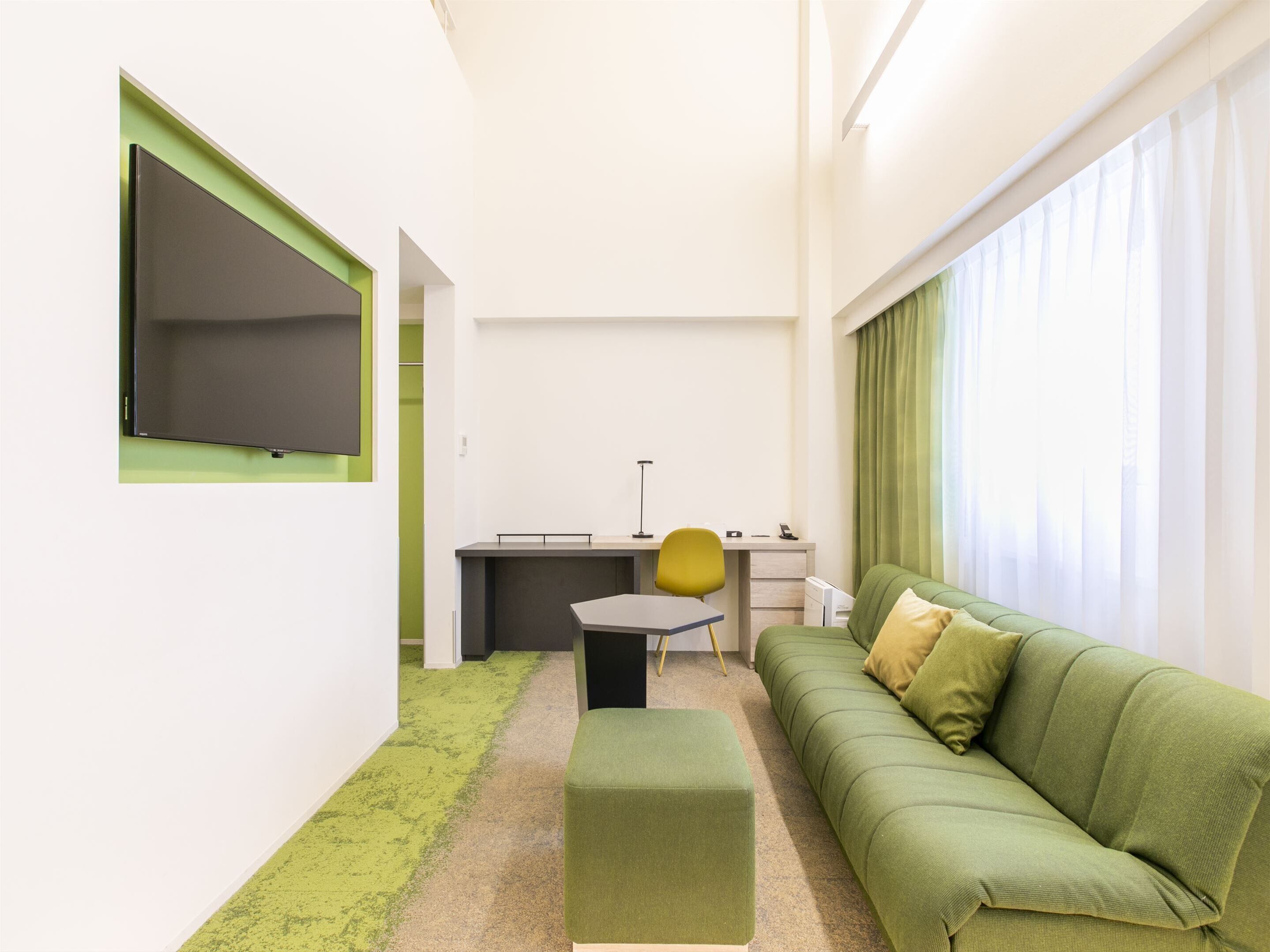 soundproofing, free wifi, bed sheets