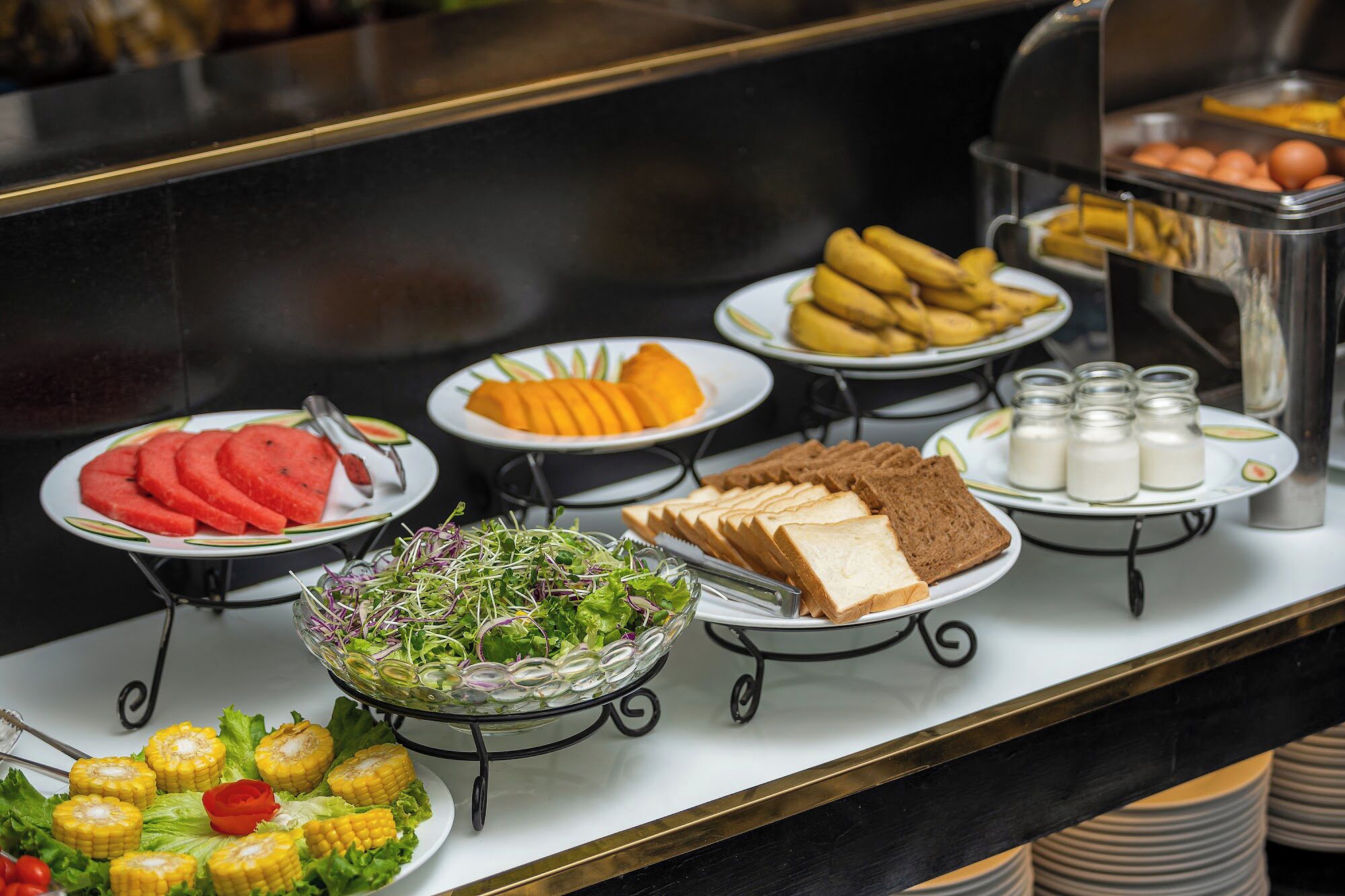 daily buffet breakfast (vnd 100000 per person)