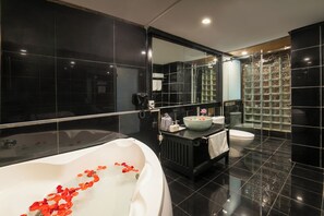 Bathroom - Jacosmo Hotel & Spa (Hanoi)