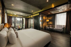 Ja Cosmo Suite Balcony with Jacuzzi | Utsikt fra rommet