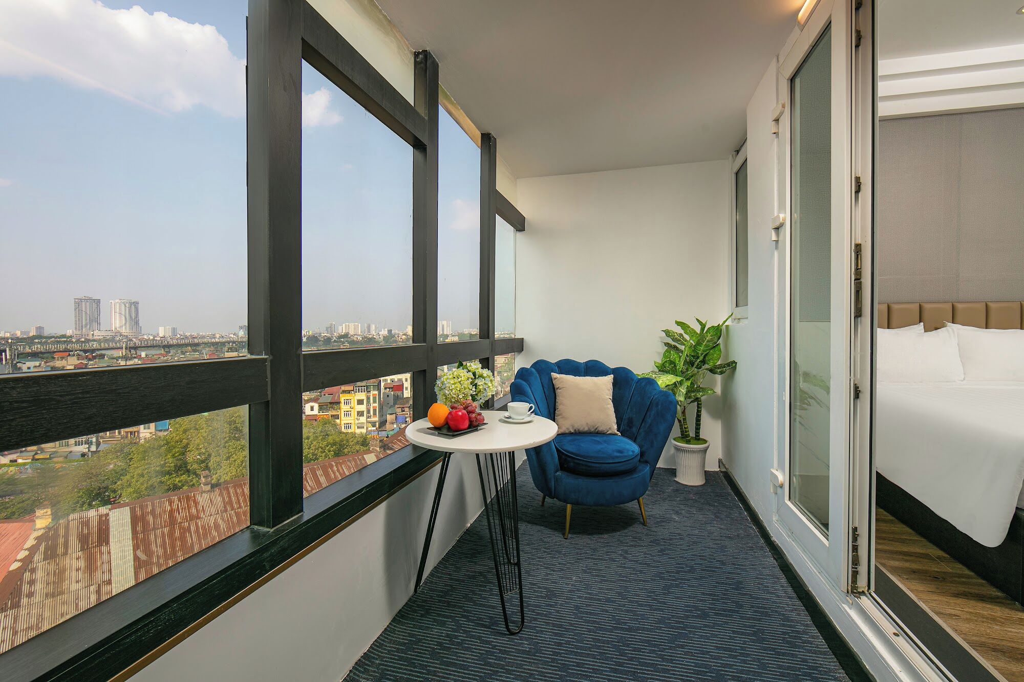 junior suite balcony | city view