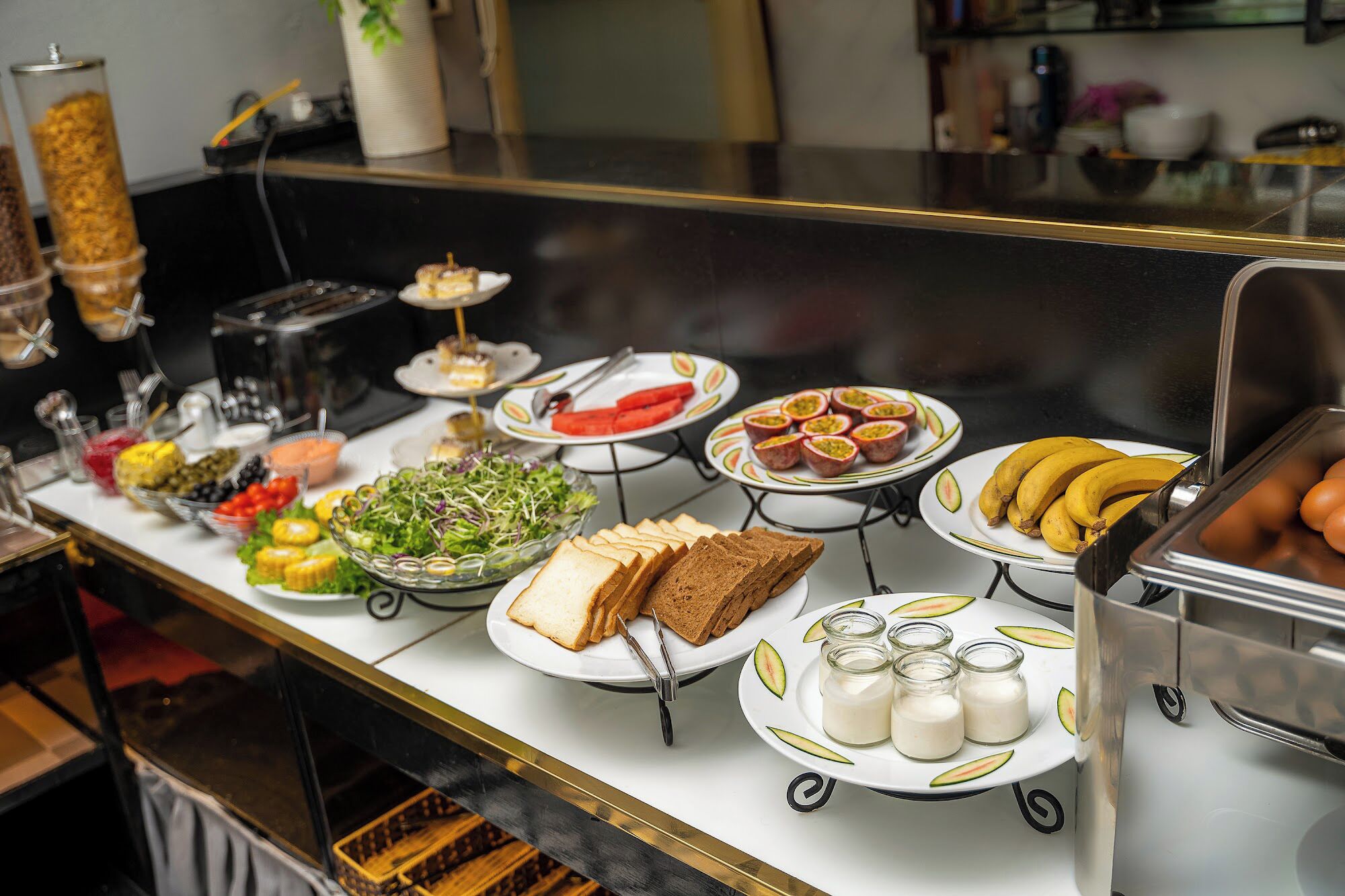 daily buffet breakfast (vnd 100000 per person)