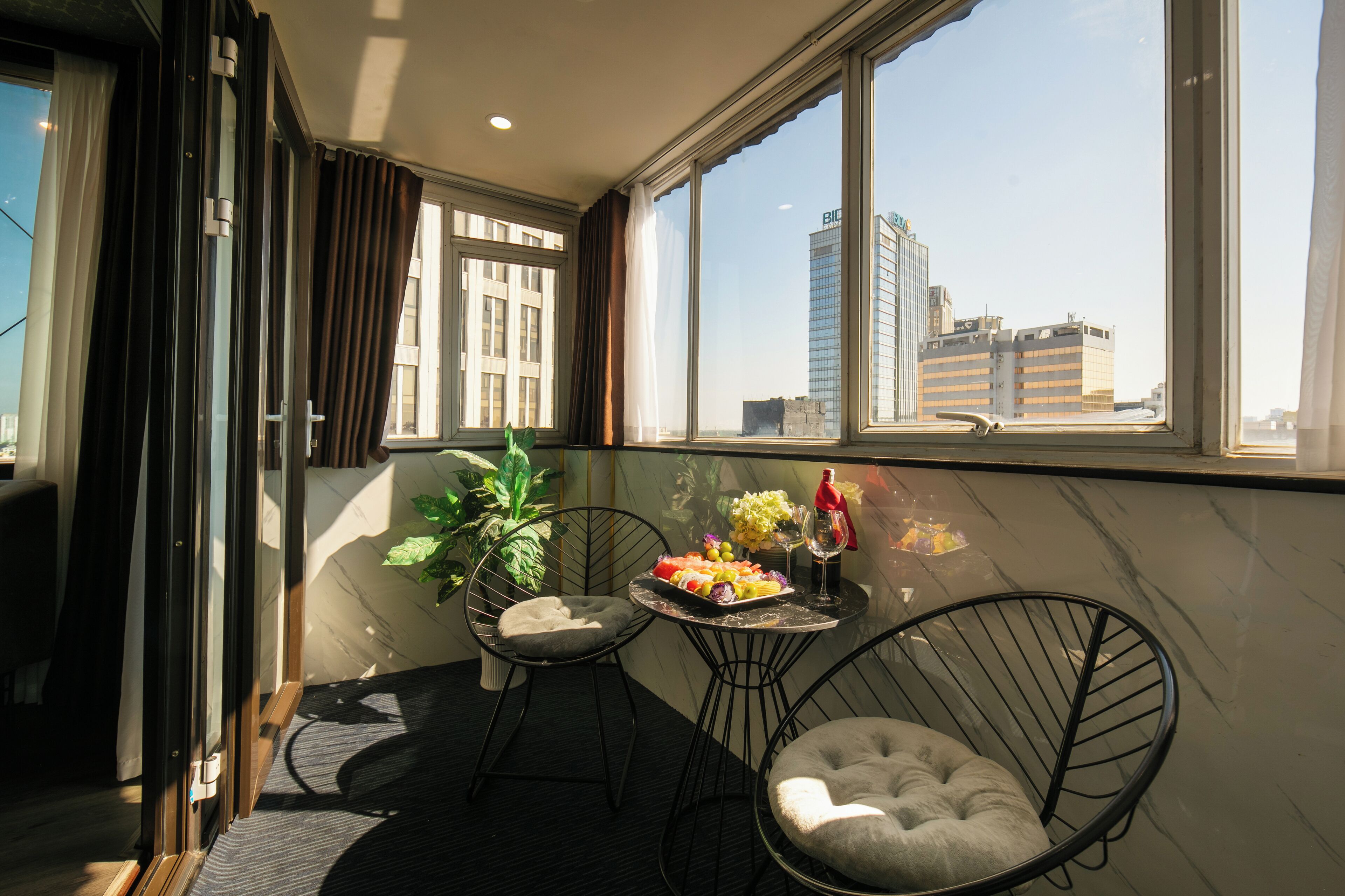 Ja Cosmo Suite Balcony with Jacuzzi | Vista da sacada