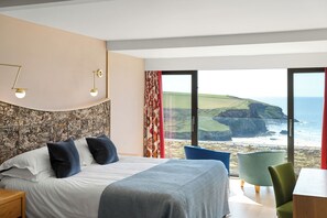 Kamer, 1 twee- of 2 eenpersoonsbedden, uitzicht op zee | Een bureau, gratis wifi, beddengoed