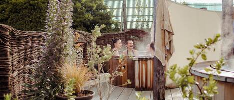 Couples treatment rooms, sauna, hot tub, steam room, Turkish bath