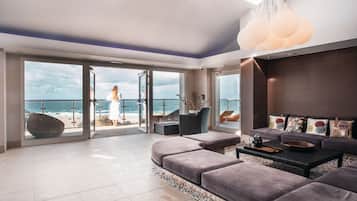 Couples treatment room(s), sauna, hot tub, steam room