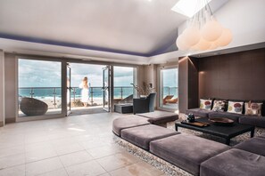 Couples treatment room(s), sauna, hot tub, steam room