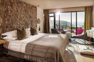 Escritorio, wifi gratis y ropa de cama 