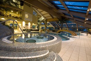 Indoor spa tub