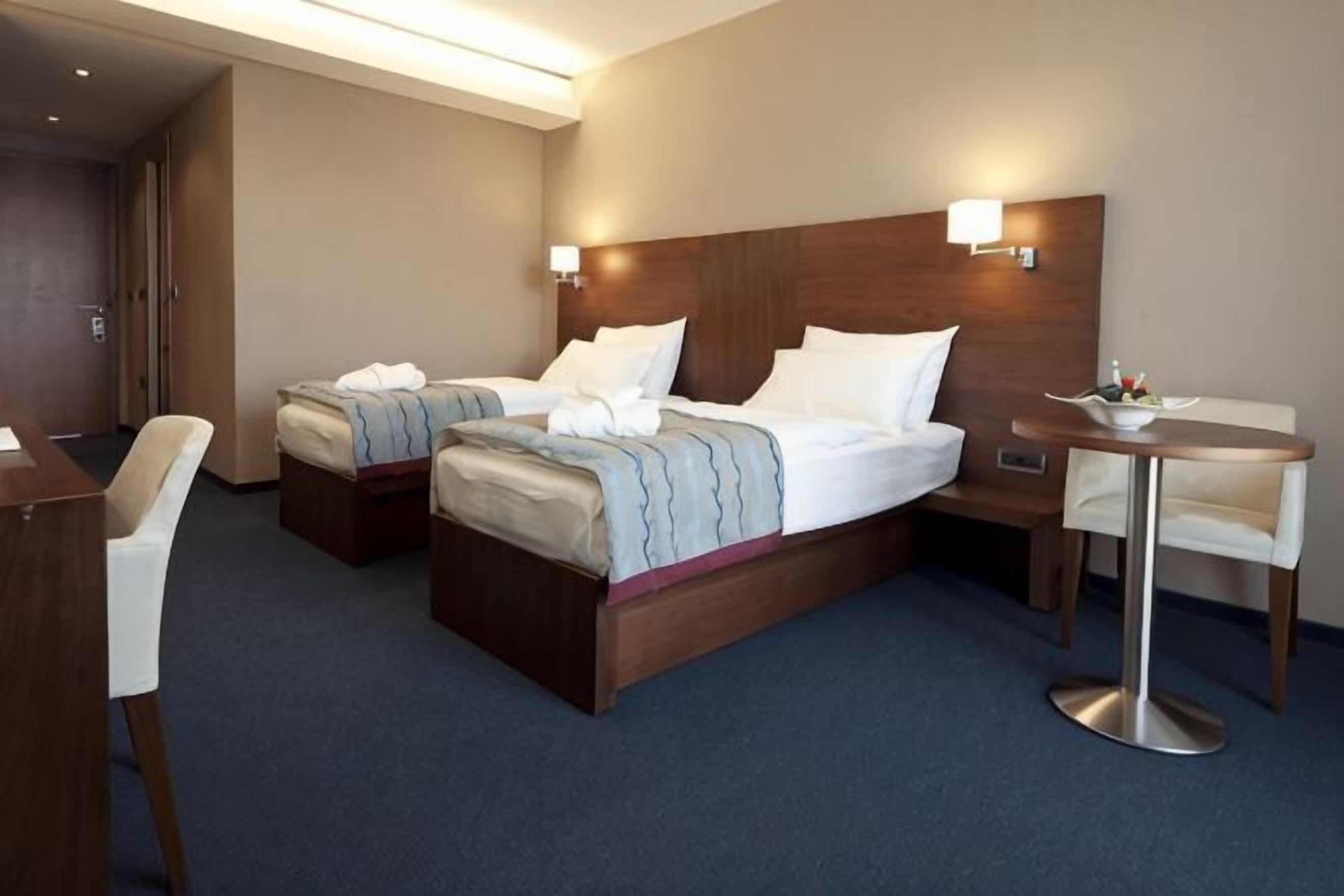 Hypoallergeen beddengoed, een kluis op de kamer, een bureau
