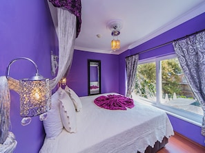 Standard Double Room (Hagia Sophia View) | ملاءات للفراش لا تسبب الحساسية وميني بار وخزنة داخل الغرفة