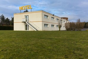 Property grounds - initial by balladins Béthune (Beuvry)