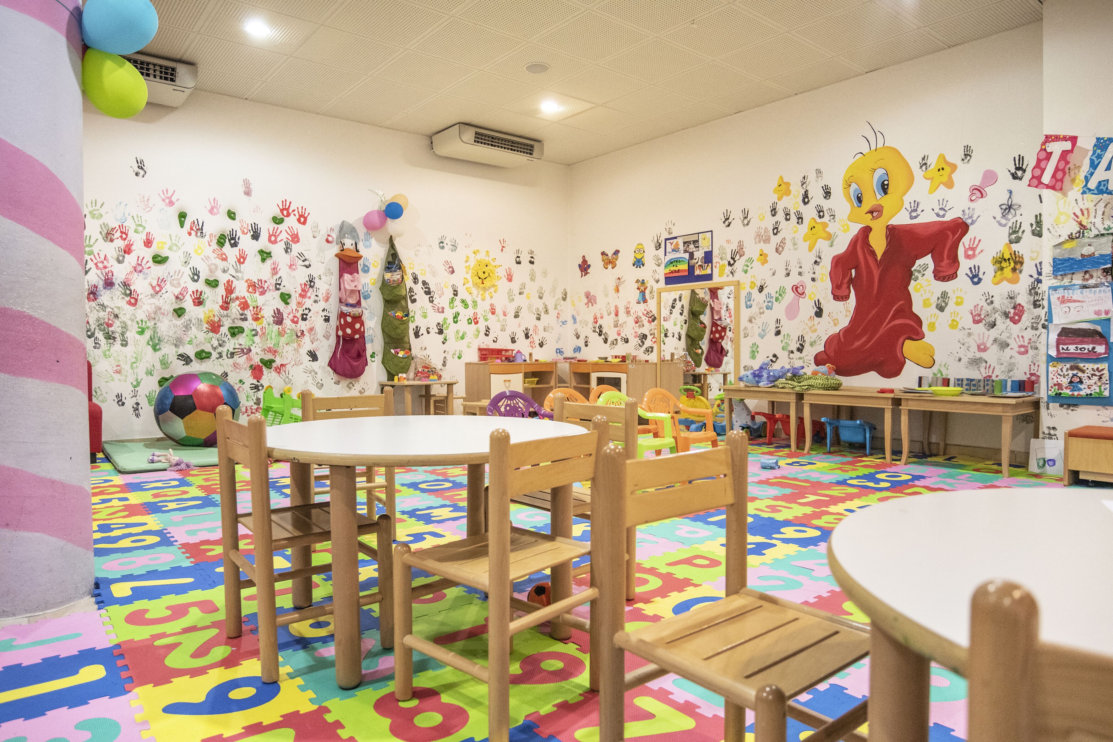 Área de juegos infantiles techada