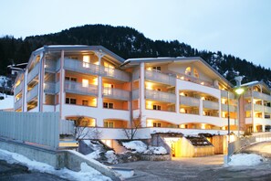 Front of property - evening/night - Al Sole Clubresidence (Canazei)