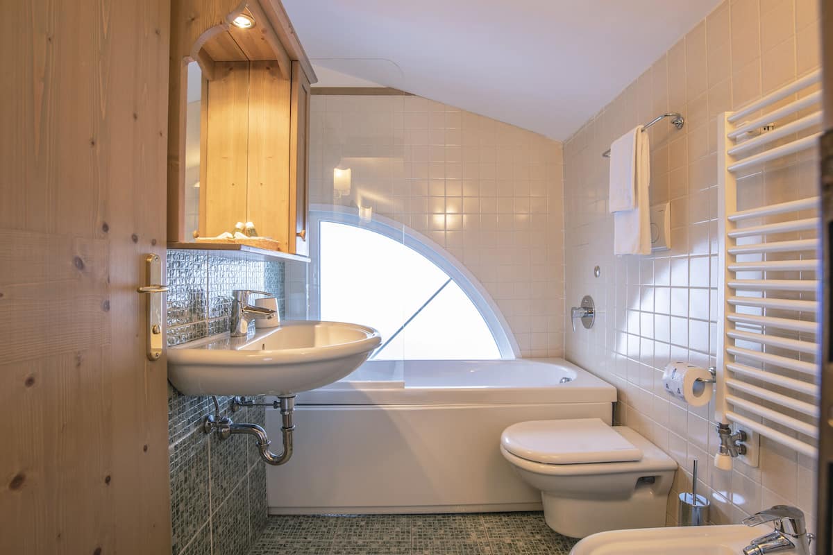 family apartment, 2 bedrooms, 2 bathrooms | bathroom | hair dryer, bidet, towels