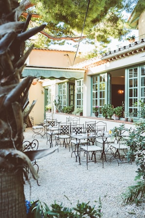 Front of property - Le Ponteil (Antibes)