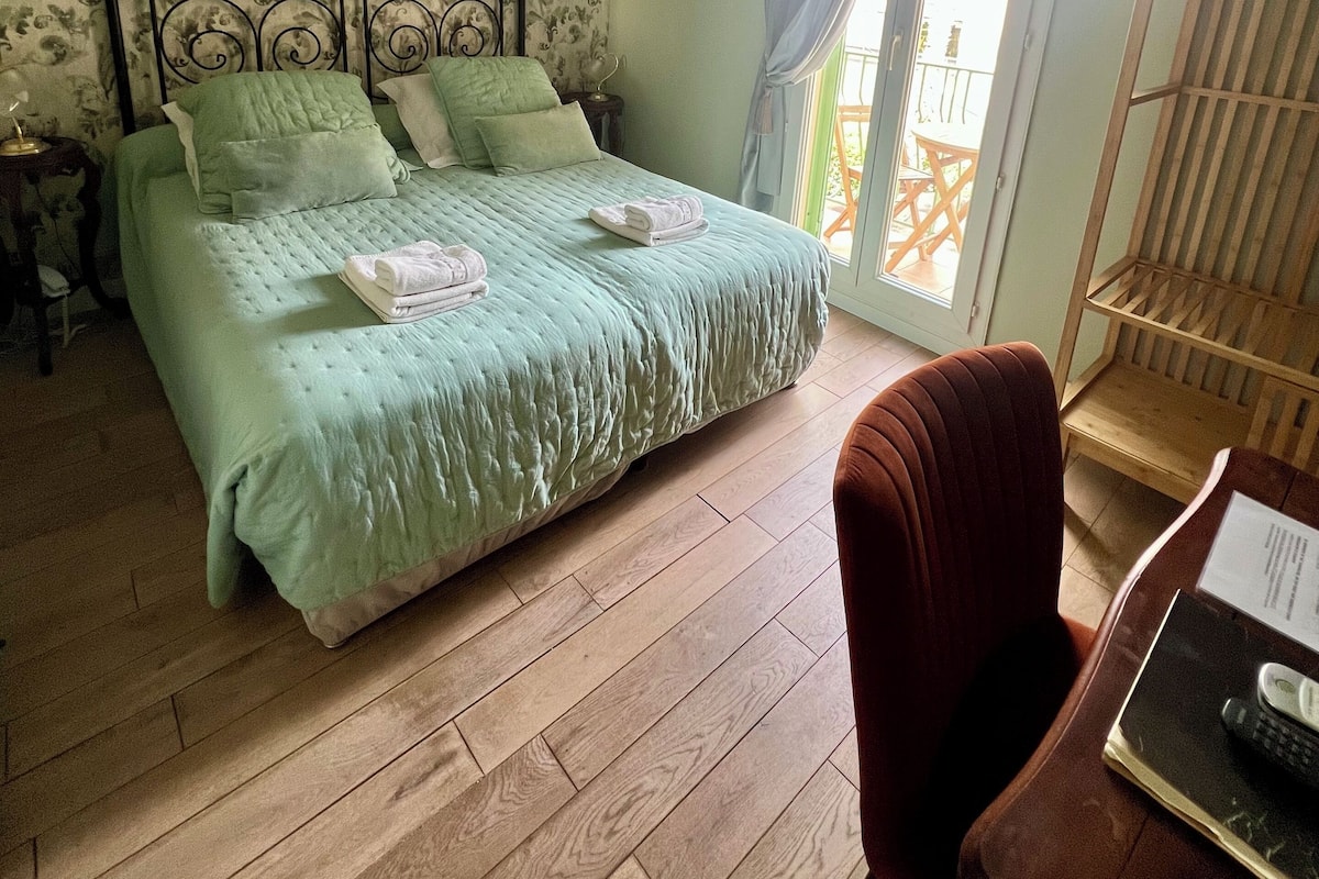 Superior Double Room, Balcony | In-room safe, individually decorated, individually furnished, desk