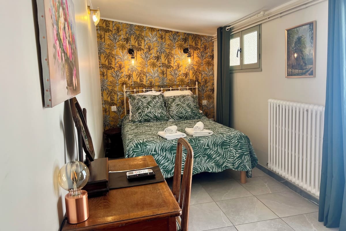 Double Room, Terrace | In-room safe, individually decorated, individually furnished, desk