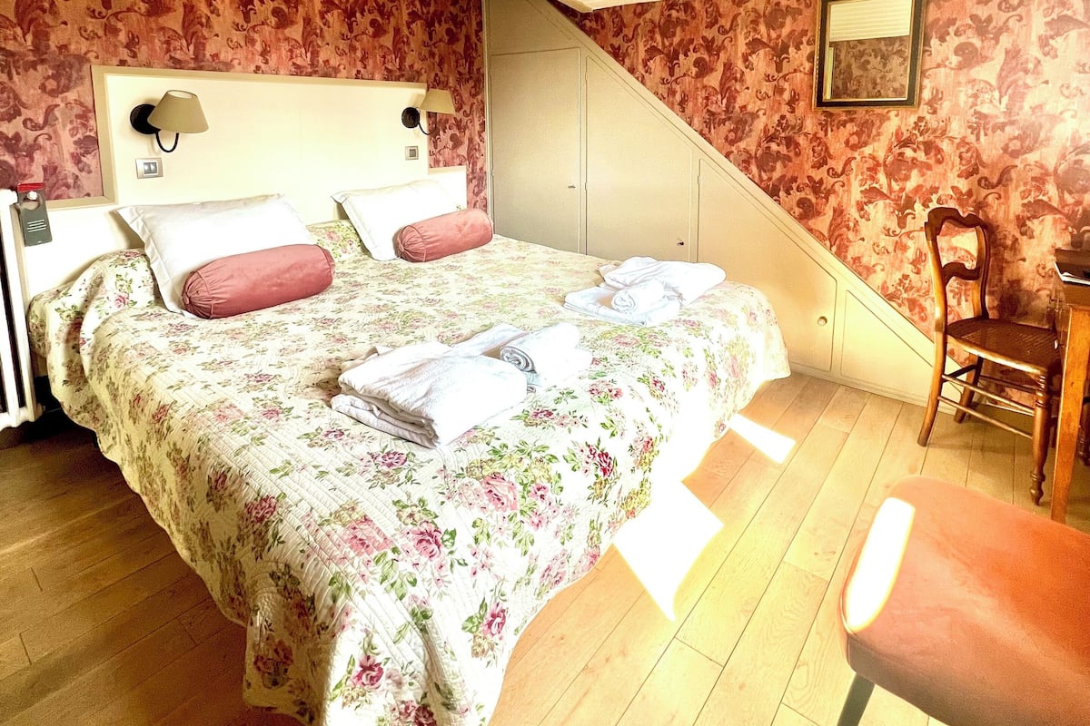 Double room with private outdoor bathroom | In-room safe, individually decorated, individually furnished, desk