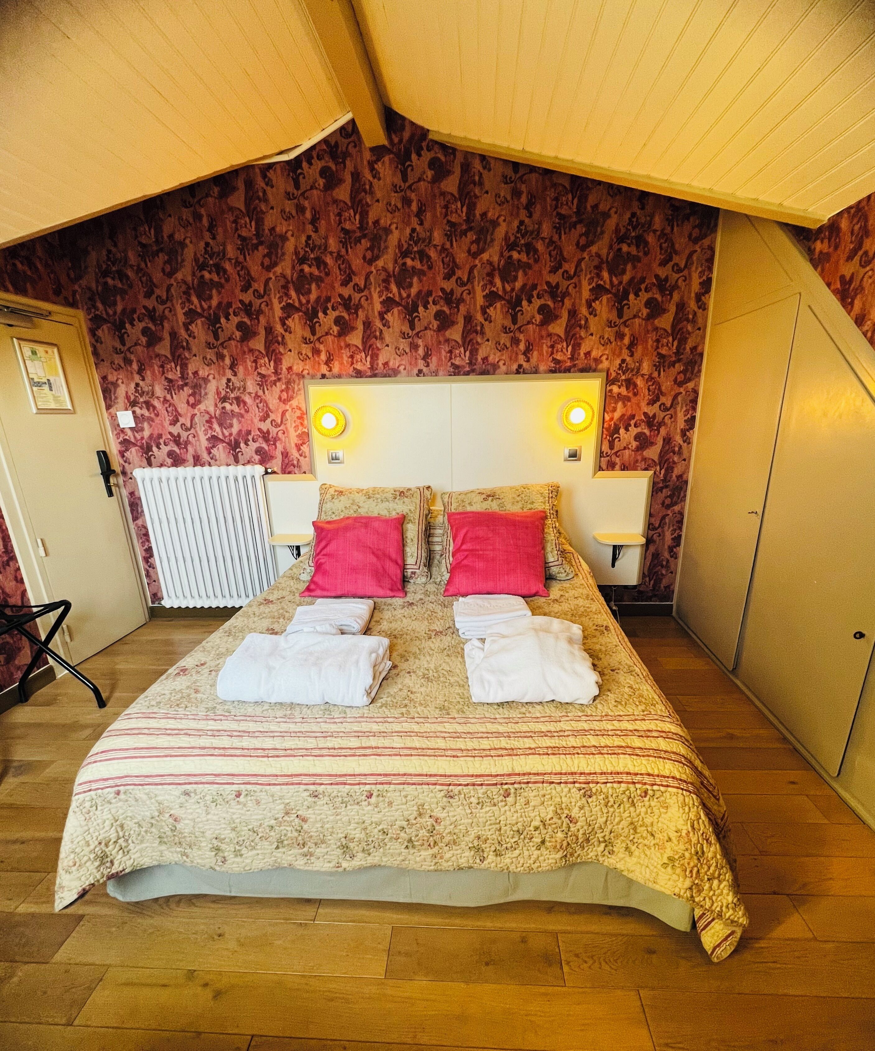 Double room with private outdoor bathroom | In-room safe, individually decorated, individually furnished, desk